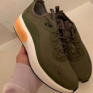 nike dia olive